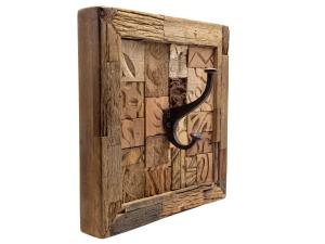 Masívny nástenný obraz Kavali z recyklovaného dreva s háčikmi, hnedý – 30×30 cm